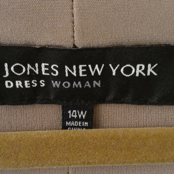 Stylish. Starting Fall dress - Picture 5 of 5